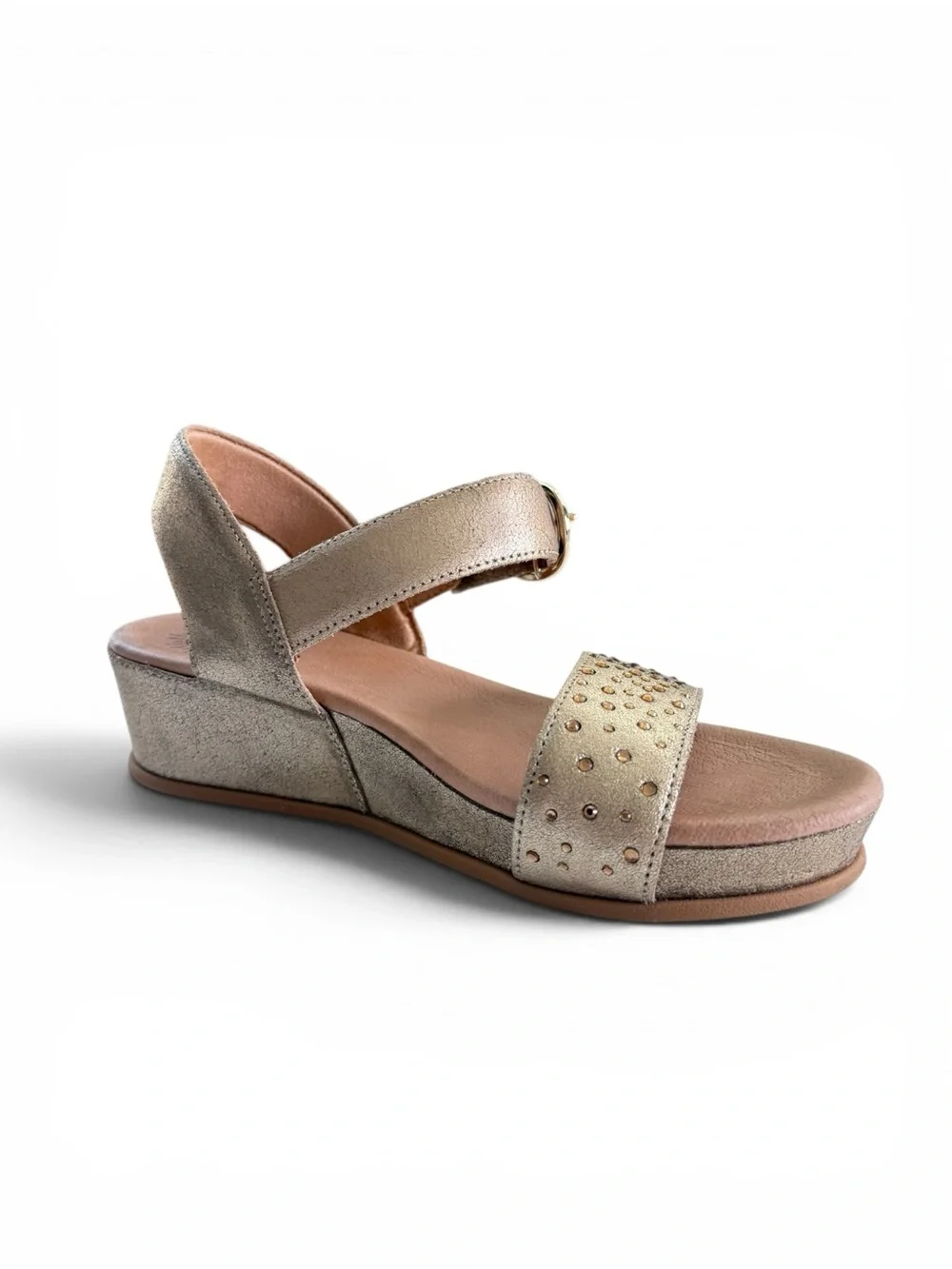 Brioso Women Gold Wedge Sandal Huntley Three Rhinestone Ankle Strap Size 9.5 NWT